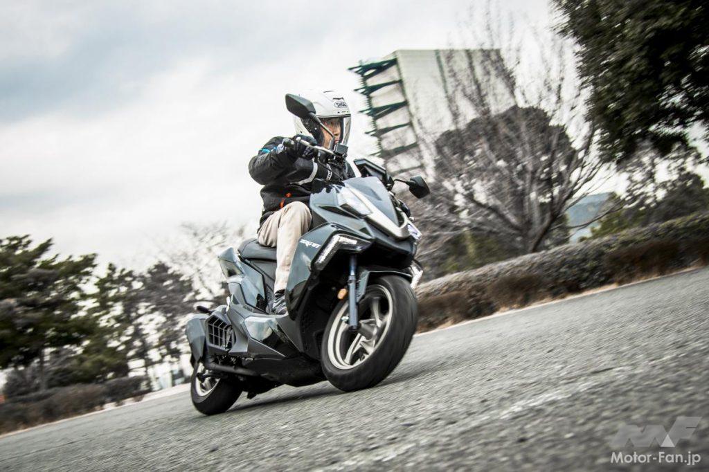 「日本車には無い奇抜デザイン、さて乗り味は？｜160ccスクーター、SYM・DRG BT試乗」の11枚目の画像