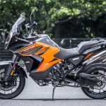 「これほどの性能、どこへ出かけようかと悩んでしまう。｜KTM1290 SUPER ADVENTURE S試乗レポート」の2枚目の画像ギャラリーへのリンク