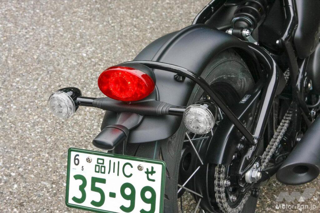 「アレコレ黒い、限定色。トライアンフ・ボンネビルボバー ブラック重量級バイクだが足つき性に不安なし。タイヤも太い！」の26枚目の画像