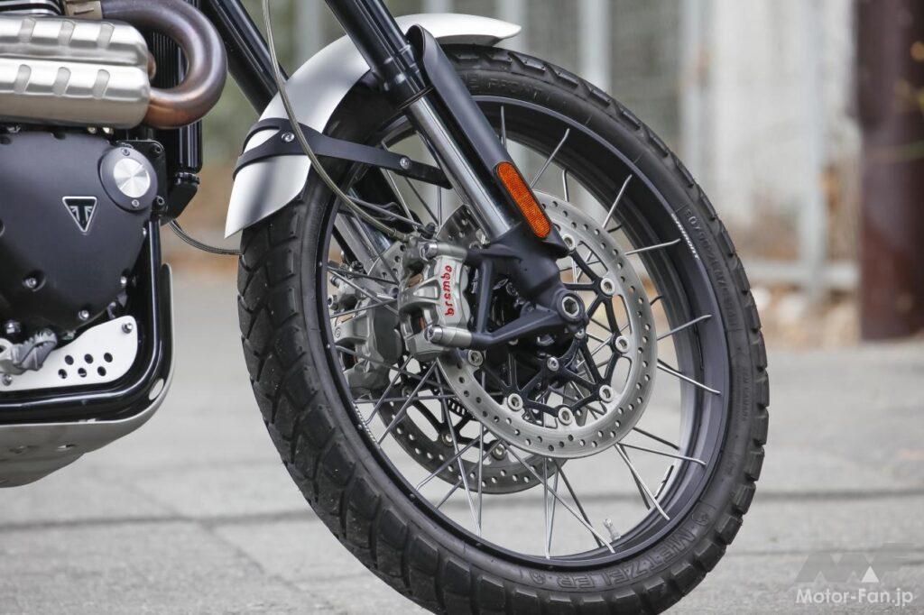 「けっこうデカい！ずっしり系。トライアンフ ・スクランブラー1200XCは、男のためのタフネスバイクだ。」の15枚目の画像