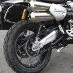 「けっこうデカい！ずっしり系。トライアンフ ・スクランブラー1200XCは、男のためのタフネスバイクだ。」の18枚目の画像ギャラリーへのリンク
