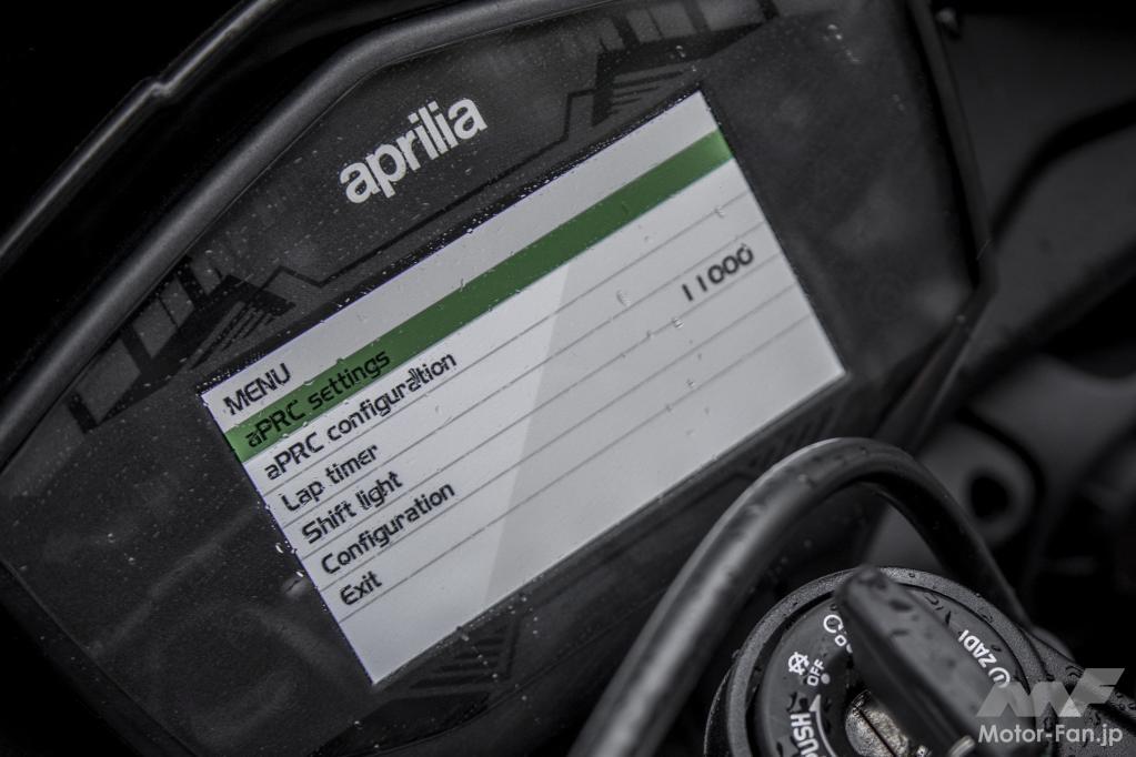 「アプリリア・TUONO V4 1100 Factory｜レーサー譲りの強烈すぎる加速力！ でもしっかり調教されてるから扱いやすい。」の20枚目の画像