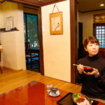 「秋川渓谷を望む古民家カフェ御根家。ランチもおいしい。｜檜原村【東京・奥多摩ツーリング／第三十二回】」の13枚目の画像ギャラリーへのリンク