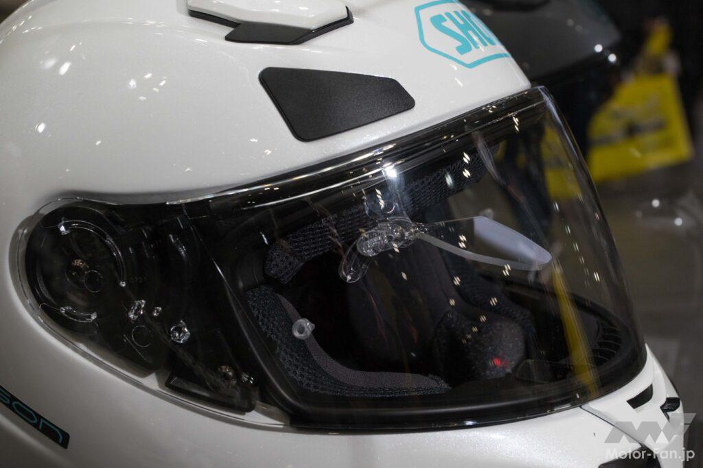 「ほぼ量産品モデルが展示！ SHOEI のHUD（ヘッドアップディスプレイ）内蔵ヘルメット｜大阪モーターサイクルショー2022｜」の2枚目の画像