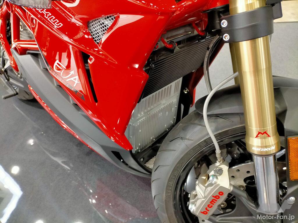 「航続距離420km、免許はAT限定大型二輪以上！｜MotoEにマシン供給するイタリアのスーパースポーツ電動バイク「ENERGICA（エネルジカ）」」の15枚目の画像