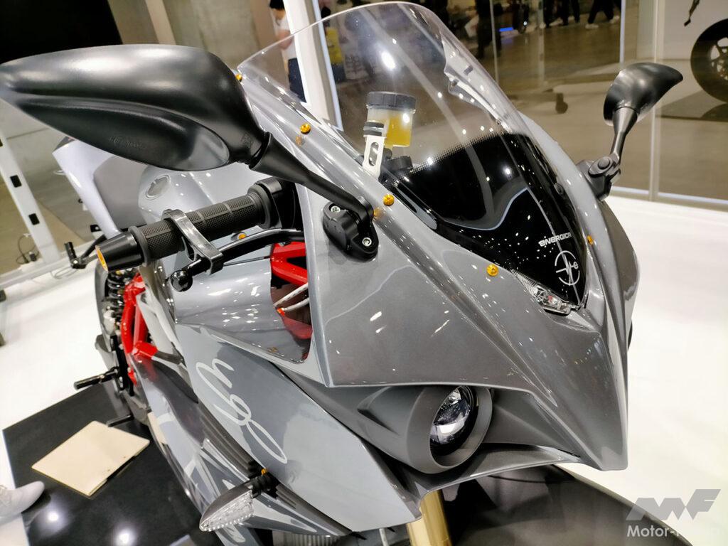「航続距離420km、免許はAT限定大型二輪以上！｜MotoEにマシン供給するイタリアのスーパースポーツ電動バイク「ENERGICA（エネルジカ）」」の1枚目の画像
