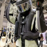炭酸ガスで膨らむ、着用型バイク用エアバッグシステム「ヒットエアー」｜40ヵ国以上で販売中の安全装備 - ヒットエアー-4