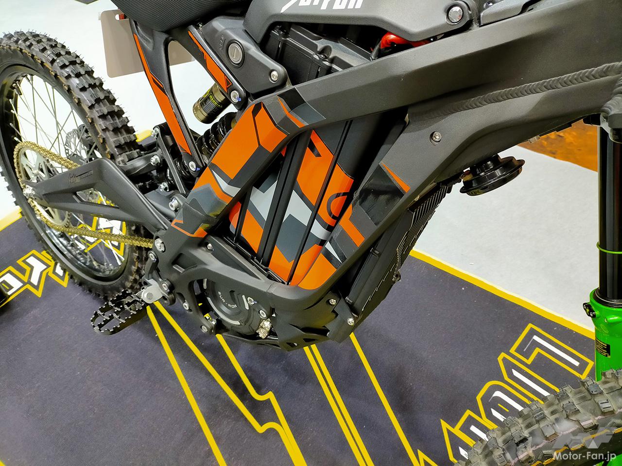「SUR-RON（サーロン）の新型電動バイク「Storm Bee」｜0-50km/hを1.8秒で到達する俊足が自慢！」の2枚目の画像