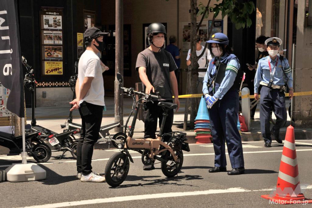 「電動キックボード、新宿の歩行者天国に進出！「自転車安全利用TOKYOキャンペーン」｜同じ電動キックボードでも、「買った場合」と「シェアリング」では、ヘルメット着用有無のルールが違う」の3枚目の画像