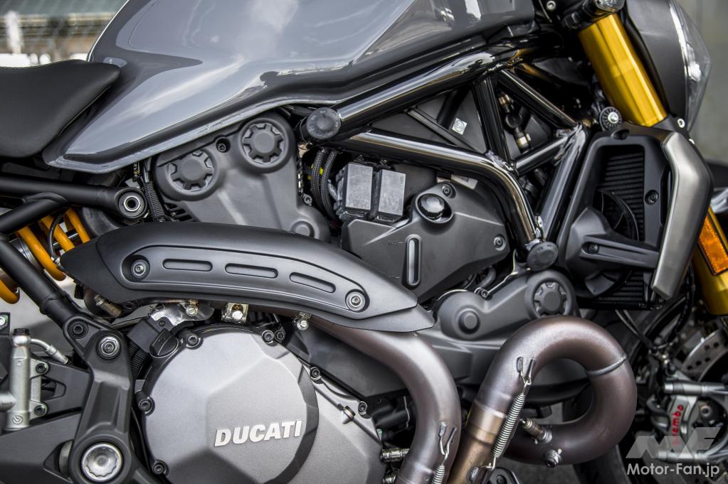 「【ドゥカティ モンスター1200S試乗】エンジンは超強烈だが、身のこなしはリッターオーバーとは思えぬほど軽やか！」の18枚目の画像