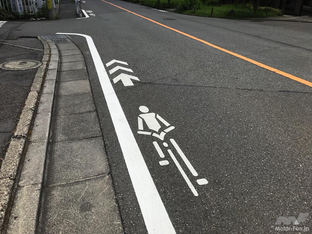 道路わきに 自転車専用 と書かれたレーンをバイクで走るのは何違反 白い自転車マークとの違いは 画像ギャラリー 3枚目 全12枚 Motor Fan Bikes モーターファンバイクス
