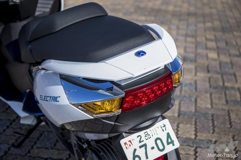 「【航続距離270kmの電動バイク、アディバ・VX-1】激速なのに車検不要。普通自動二輪免許で乗れる！」の17枚目の画像