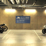 「東京国際フォーラム」 に出来たバイク駐車場に実際に停めてみた。料金は上限500円、セキュリティ万全、大型バイクも安心の余裕のスペース！ - 05c4af06222926d449864125acdc0947