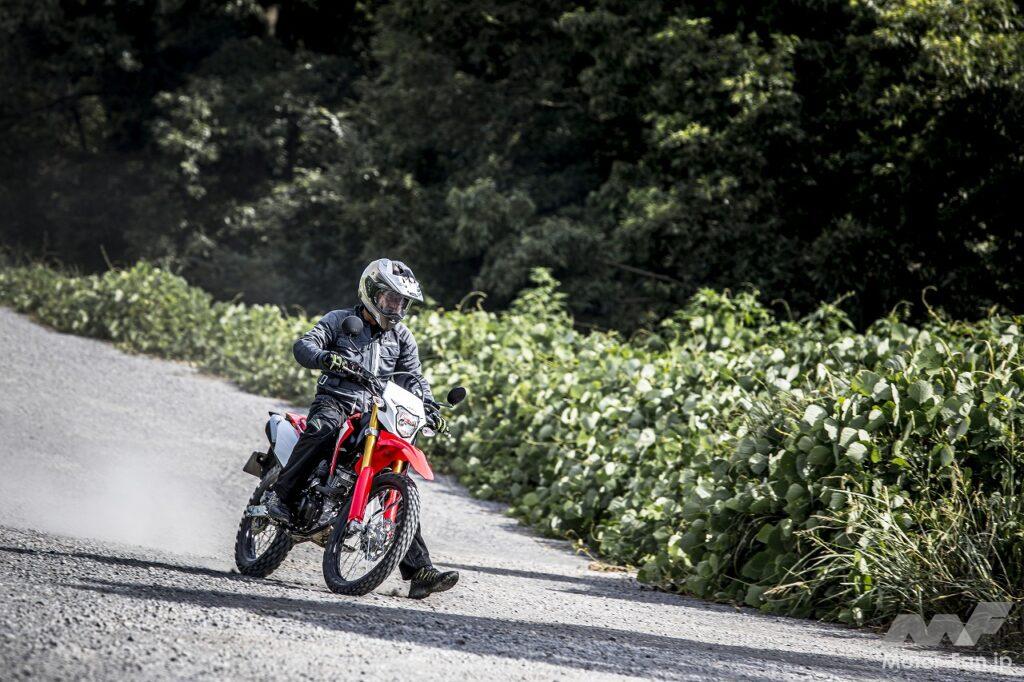 「125ccじゃ物足りないから。インドネシア仕様のホンダCRF150Lに乗ってみたら、なかなか楽しめた！」の14枚目の画像