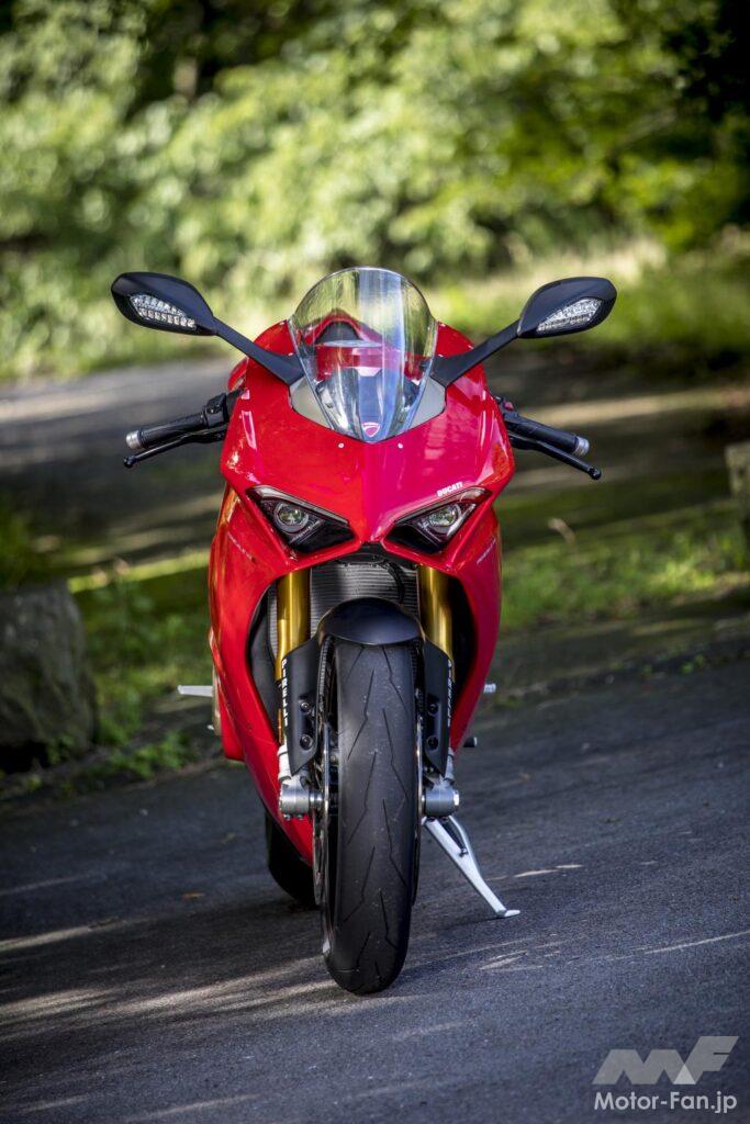 「お値段”300万円超”のバイクはナニがスゴい？ MotoGPマシンに最も近い「パニガーレV4」でいざ箱根へ。」の8枚目の画像