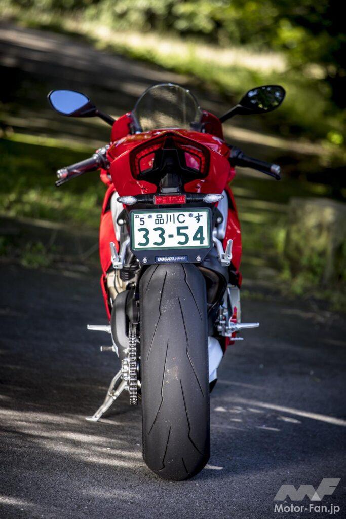 「お値段”300万円超”のバイクはナニがスゴい？ MotoGPマシンに最も近い「パニガーレV4」でいざ箱根へ。」の9枚目の画像