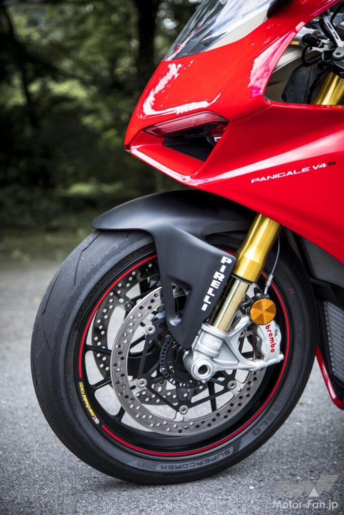 「お値段”300万円超”のバイクはナニがスゴい？ MotoGPマシンに最も近い「パニガーレV4」でいざ箱根へ。」の10枚目の画像