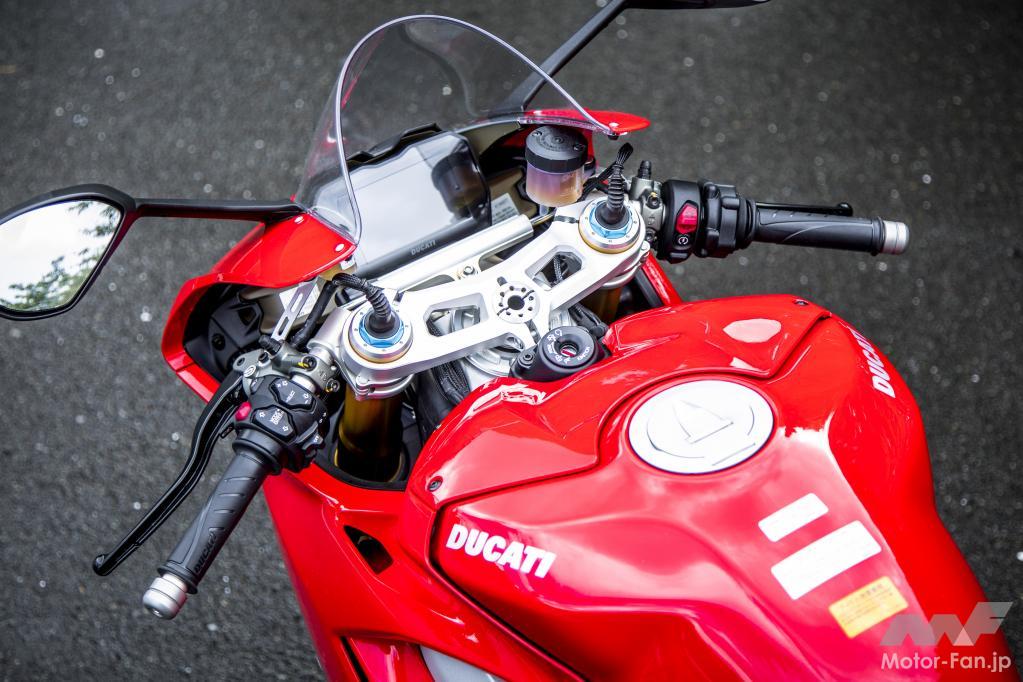 「お値段”300万円超”のバイクはナニがスゴい？ MotoGPマシンに最も近い「パニガーレV4」でいざ箱根へ。」の15枚目の画像