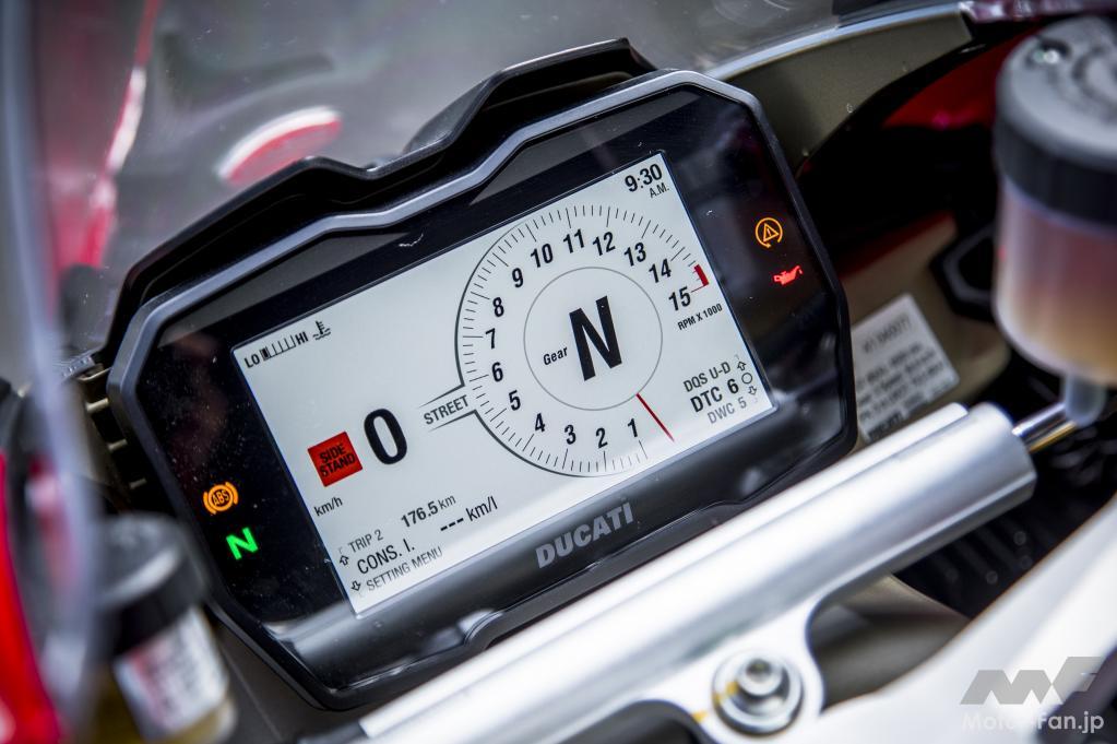 「お値段”300万円超”のバイクはナニがスゴい？ MotoGPマシンに最も近い「パニガーレV4」でいざ箱根へ。」の16枚目の画像