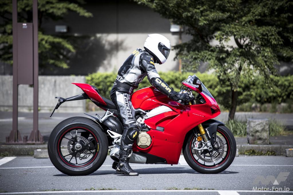 「お値段”300万円超”のバイクはナニがスゴい？ MotoGPマシンに最も近い「パニガーレV4」でいざ箱根へ。」の22枚目の画像