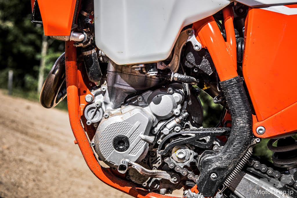 「新型車試乗 KTM・250EXC-F｜気になったのは足つきだけ。エンジンも足まわりも大満足！」の5枚目の画像