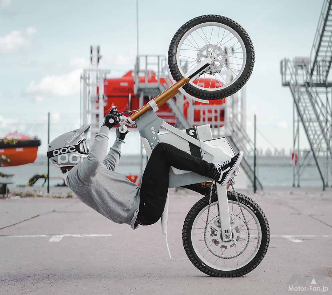 「不思議な形の電動バイク「CAKE」、日本で買えるようになる。｜ゴールドウィンがスウェーデンの電動バイクを2023年春に発売！」の1枚目の画像
