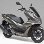 「シート表皮がブラックに！　ホンダ・「PCX」と「PCX160」を発売」の3枚目の画像ギャラリーへのリンク