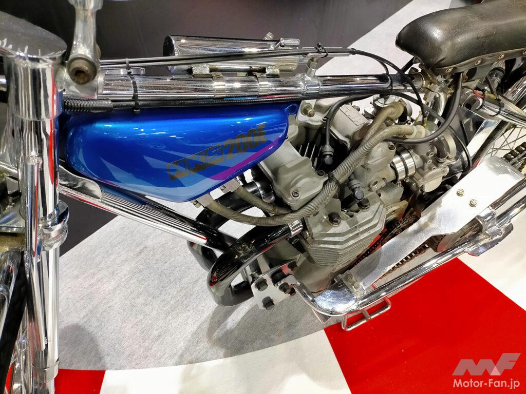 「東京オートサロン2023会場で見つけたバイクネタ。チューニングメーカー「HKS」が開発！オートレースを席巻した伝説のエンジン“200E”【東京オートサロン2023】」の3枚目の画像