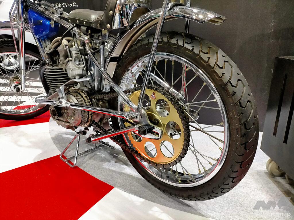 「東京オートサロン2023会場で見つけたバイクネタ。チューニングメーカー「HKS」が開発！オートレースを席巻した伝説のエンジン“200E”【東京オートサロン2023】」の6枚目の画像