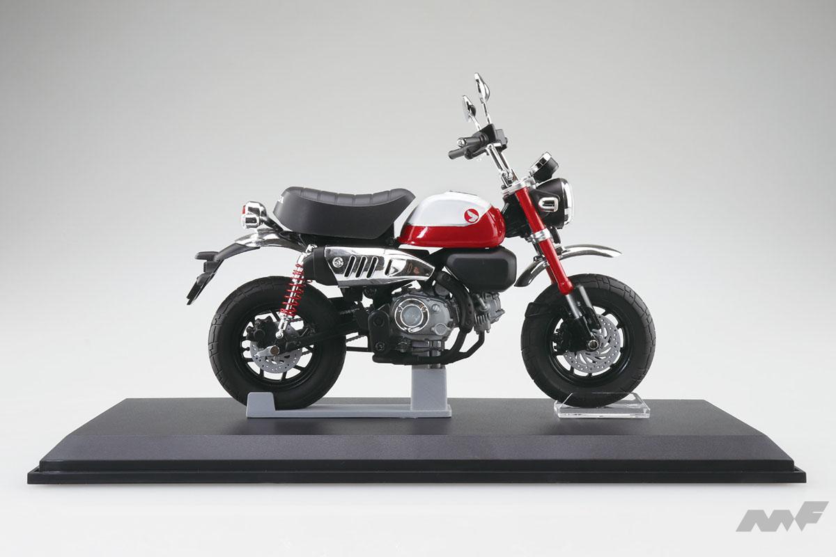 ホンダ モンキー125の2022年モデル3色 1/12スケールの台座付・完成品