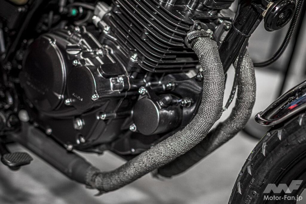 「ヘッドライトが「×じるし」、カッコいいぞ！　125ccのBRIXTON　Sunray 125に興味津々｜大阪・東京モーターサイクルショー2023」の10枚目の画像