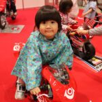 「子供大興奮！親子で楽しめたTMCSの「MFJキッズレースマシン体験コーナー」｜大阪・東京モーターサイクルショー2023」の2枚目の画像ギャラリーへのリンク