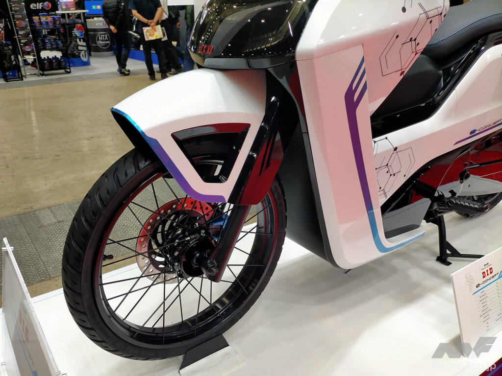 「大手チェーンメーカー「D.I.D」が電動バイクを製作！　外装・フレーム・足周りは独自開発。e-CONCEPT｜大阪・東京モーターサイクルショー2023」の3枚目の画像