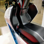 「大手チェーンメーカー「D.I.D」が電動バイクを製作！　外装・フレーム・足周りは独自開発。e-CONCEPT｜大阪・東京モーターサイクルショー2023」の18枚目の画像ギャラリーへのリンク