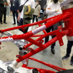 「イタリア車「ビモータ TESI-3D」はフロントにもスイングアームを装備！先進のハンドリング獲得に成功したフレーム＆足周りの構造を徹底チェック｜大阪・東京モーターサイクルショー2023」の18枚目の画像ギャラリーへのリンク