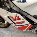 「名車を振り返る。ヤマハRZV500R（1984年）｜499ccの水冷2ストV4エンジンを搭載！WGPワークスレーサー・YZR500のレプリカモデルとして登場」の4枚目の画像ギャラリーへのリンク