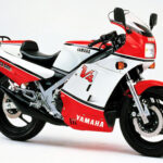 「名車を振り返る。ヤマハRZV500R（1984年）｜499ccの水冷2ストV4エンジンを搭載！WGPワークスレーサー・YZR500のレプリカモデルとして登場」の17枚目の画像ギャラリーへのリンク