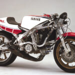 「名車を振り返る。ヤマハRZV500R（1984年）｜499ccの水冷2ストV4エンジンを搭載！WGPワークスレーサー・YZR500のレプリカモデルとして登場」の20枚目の画像ギャラリーへのリンク