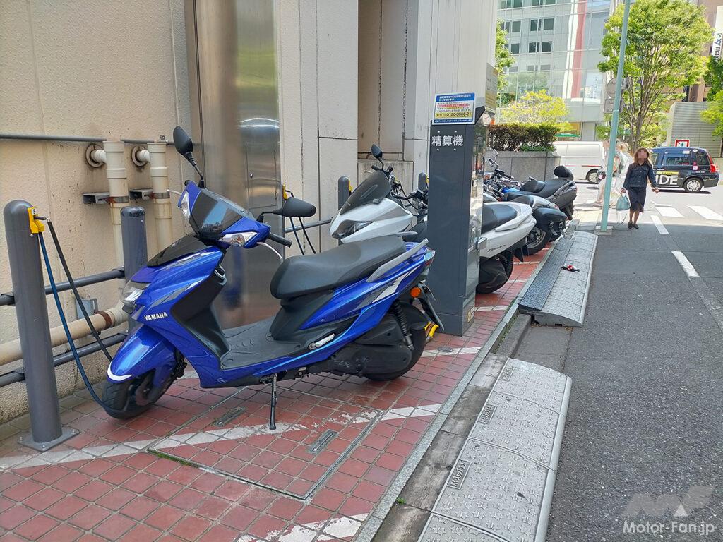 「バイク駐車もOK！ 四輪用の路上駐車スペースは場所により料金も異なるの？【東京都内のバイク駐車場事情】」の12枚目の画像
