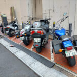 「バイク駐車もOK！ 四輪用の路上駐車スペースは場所により料金も異なるの？【東京都内のバイク駐車場事情】」の8枚目の画像ギャラリーへのリンク