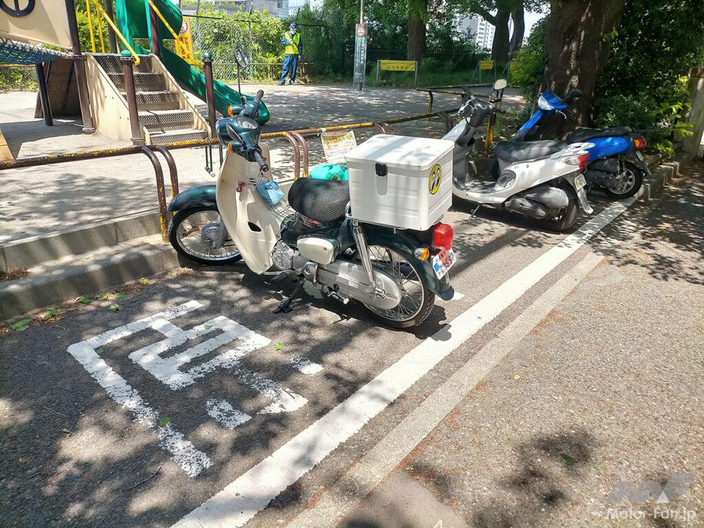 「バイク駐車もOK！ 四輪用の路上駐車スペースは場所により料金も異なるの？【東京都内のバイク駐車場事情】」の15枚目の画像