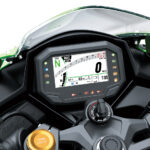 「これは良き400cc！　カワサキの新型４気筒 Ninja ZX-4RR KRT EDITION／Ninja ZX-4R SEを解説【スタイリング・装備編】」の32枚目の画像ギャラリーへのリンク