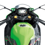 「これは良き400cc！　カワサキの新型４気筒 Ninja ZX-4RR KRT EDITION／Ninja ZX-4R SEを解説【スタイリング・装備編】」の34枚目の画像ギャラリーへのリンク