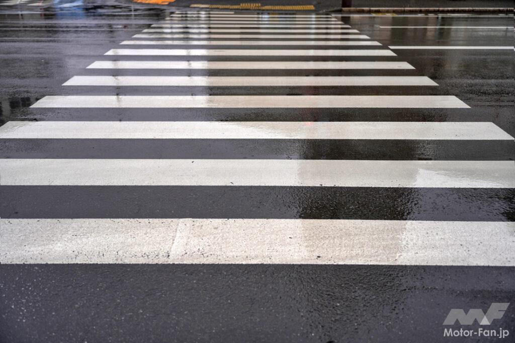 「【雨の日バイク】梅雨の時期は危険がいっぱい！ 　運転する時に注意したい７つのポイント」の4枚目の画像