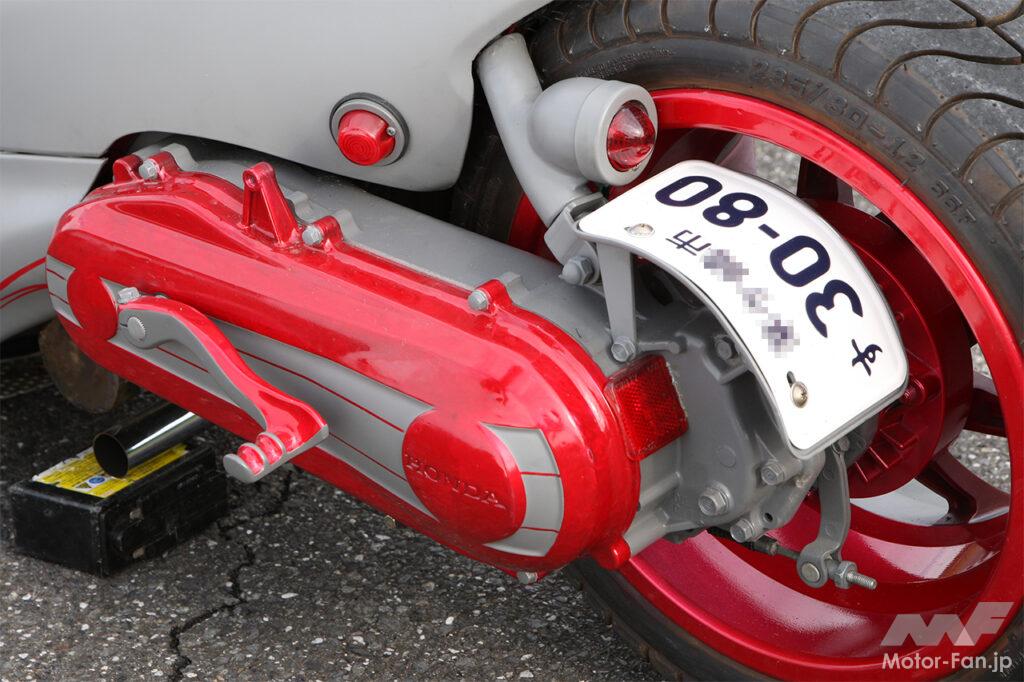 「【厳しくなったバイクのナンバープレートに関する法律】法改正で縦付けや曲げは違反。50万円以下の罰金も！」の2枚目の画像