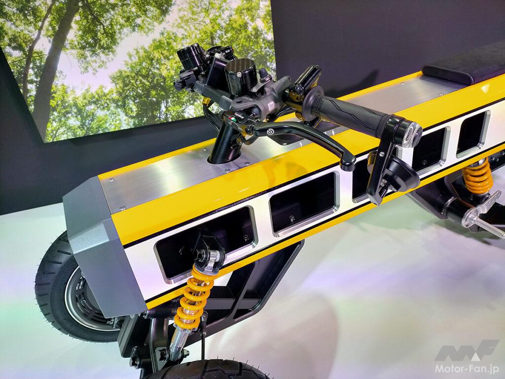 「キング・ケニーも駆ったヤマハ世界GPワークスのストロボカラー車も！　ヤマハが近未来型の小型コンセプトモデルを展示【東京オートサロン2024】」の9枚目の画像