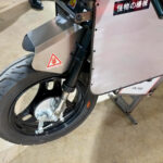 「個性派電動バイクをカフェレーサー風＆原付二種にカスタマイズ !?｜ICOMA・タタメルバイク【東京オートサロン2024】」の4枚目の画像ギャラリーへのリンク