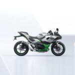 「カワサキから新登場のハイブリッドバイク「Ninja 7 Hybrid」｜600ccクラスのサイズながら1000ccクラスのスタートダッシュ！」の1枚目の画像ギャラリーへのリンク