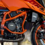 「【90％が新設計】KTM・390DUKE 海外試乗記｜排気量アップで一段と力強く、高速コーナーもピタッと安定！」の2枚目の画像ギャラリーへのリンク