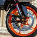 「【90％が新設計】KTM・390DUKE 海外試乗記｜排気量アップで一段と力強く、高速コーナーもピタッと安定！」の3枚目の画像ギャラリーへのリンク